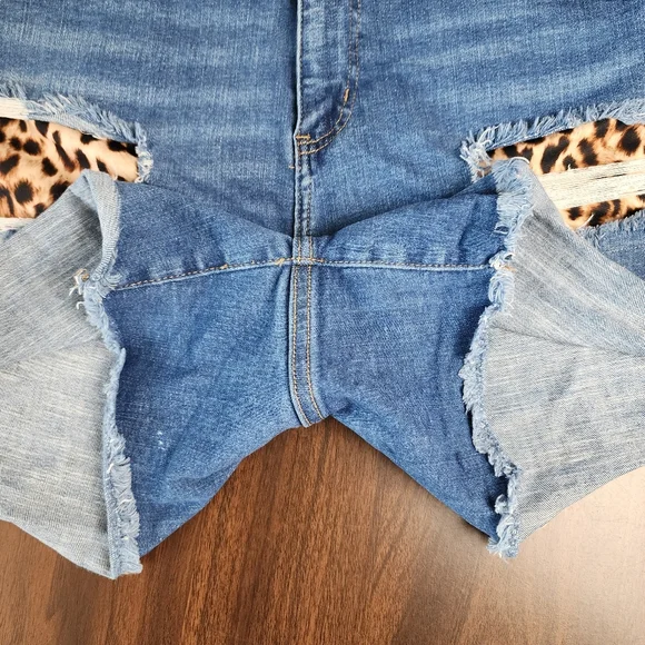 Judy Blue Distressed Jean Shorts Stretchy Denim Animal Print Accent Size 3XL - Picture 6 of 15